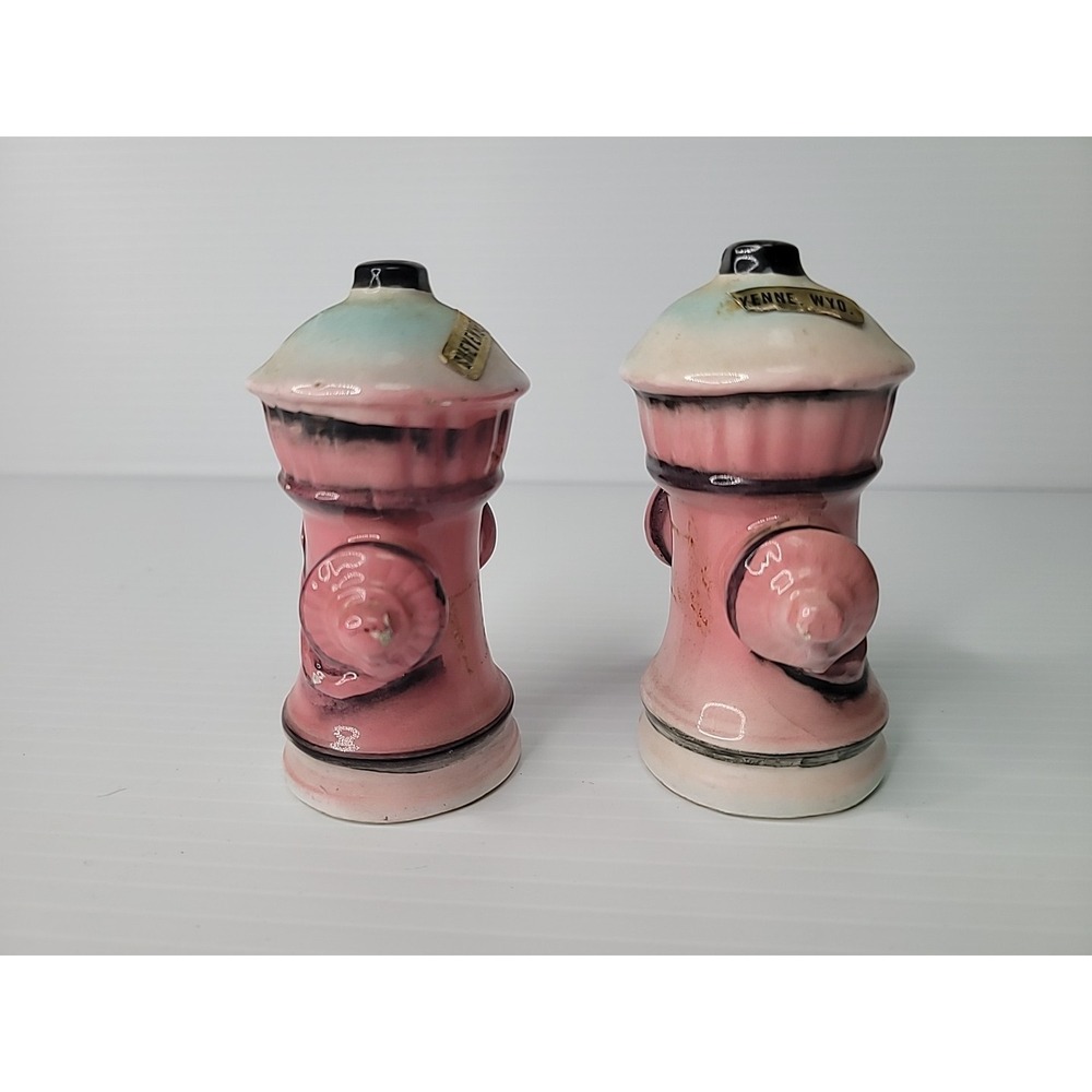 Vintage Pink & Black 3‎ 1/2" Fire Hydrant Salt & Pepper Shakers Made in Japan - Picture 2 of 6